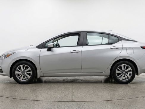 Used 2025 Nissan Versa SV image 5