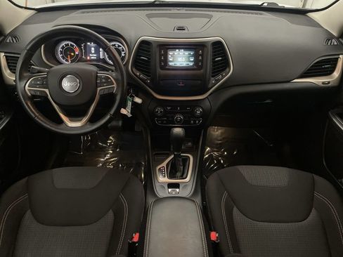 Used 2016 Jeep Cherokee Latitude FWD image 13