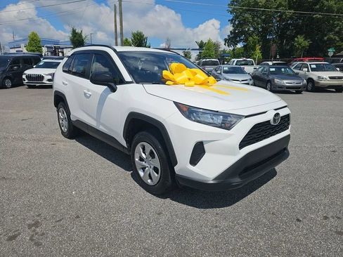 Used 2021 Toyota RAV4 LE FWD image 5