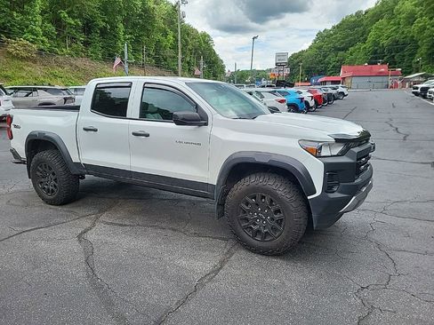 Used 2024 Chevrolet Colorado Trail Boss w/ Advanced Trailering Package AWD/4WD image 5