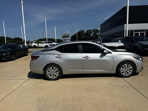 Used 2022 Nissan Sentra S FWD image 11