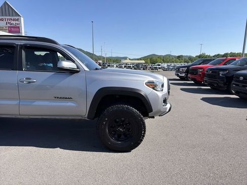 Used 2020 Toyota Tacoma TRD Off-Road AWD/4WD image 4