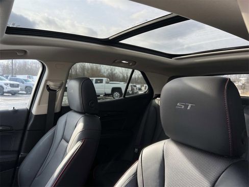 Used 2023 Buick Envision Essence w/ Sport Touring Package image 17