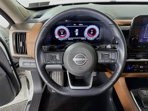 Used 2023 Nissan Pathfinder Platinum AWD/4WD image 3