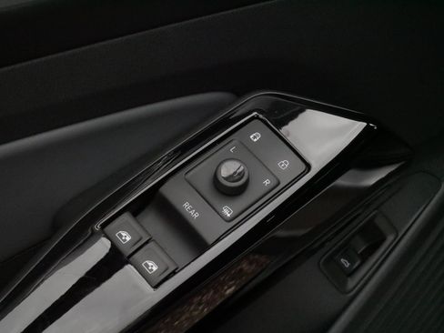 Certified 2023 Volkswagen ID.4 Pro S AWD/4WD image 19