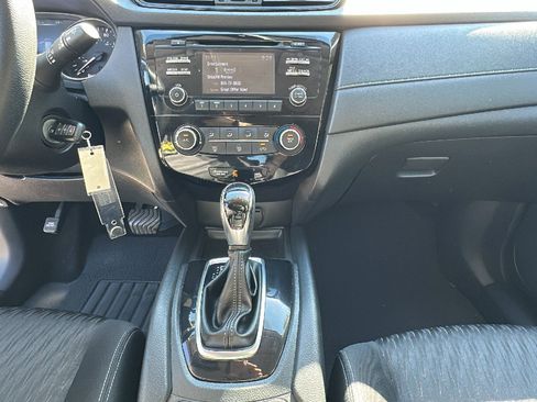 Used 2017 Nissan Rogue S w/ Appearance Package AWD/4WD image 21