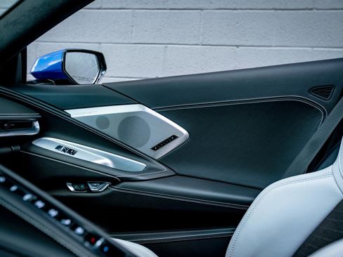 Used 2021 Chevrolet Corvette Stingray Premium Conv w/ Z51 Performance Package image 11