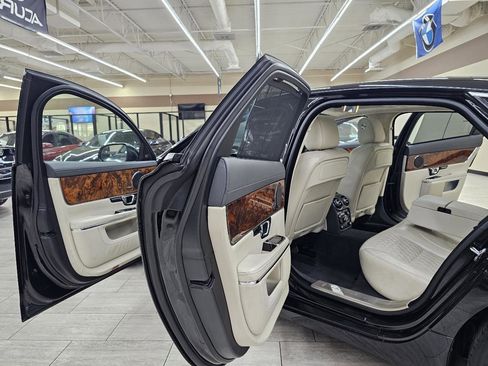 Used 2019 Jaguar XJ L Supercharged RWD image 15