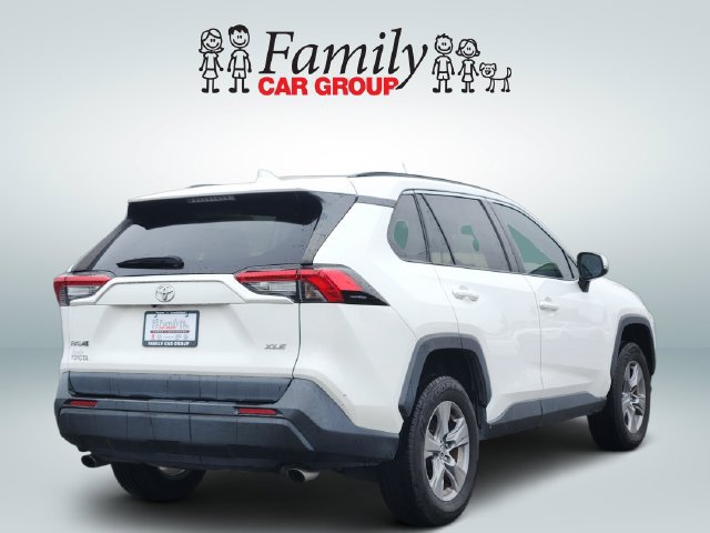 Used 2022 Toyota RAV4 XLE w/ Convenience Package FWD image 4