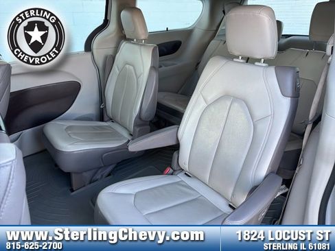 Used 2019 Chrysler Pacifica Touring-L Plus w/ Advanced Safetytec Group image 13