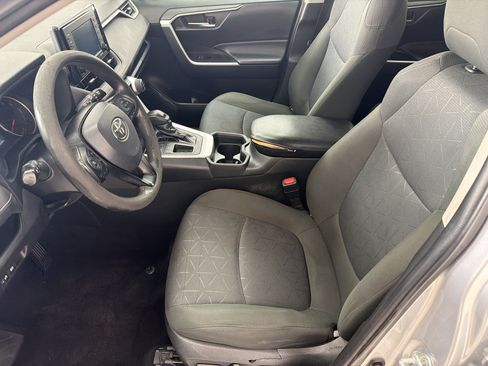 Used 2021 Toyota RAV4 XLE FWD image 5