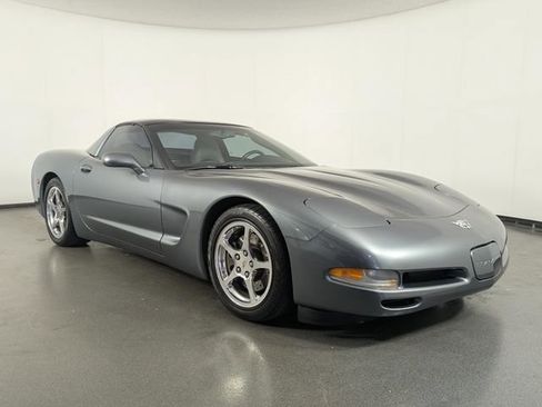 Used 2003 Chevrolet Corvette Coupe w/ Preferred Equipment Group RWD image 2