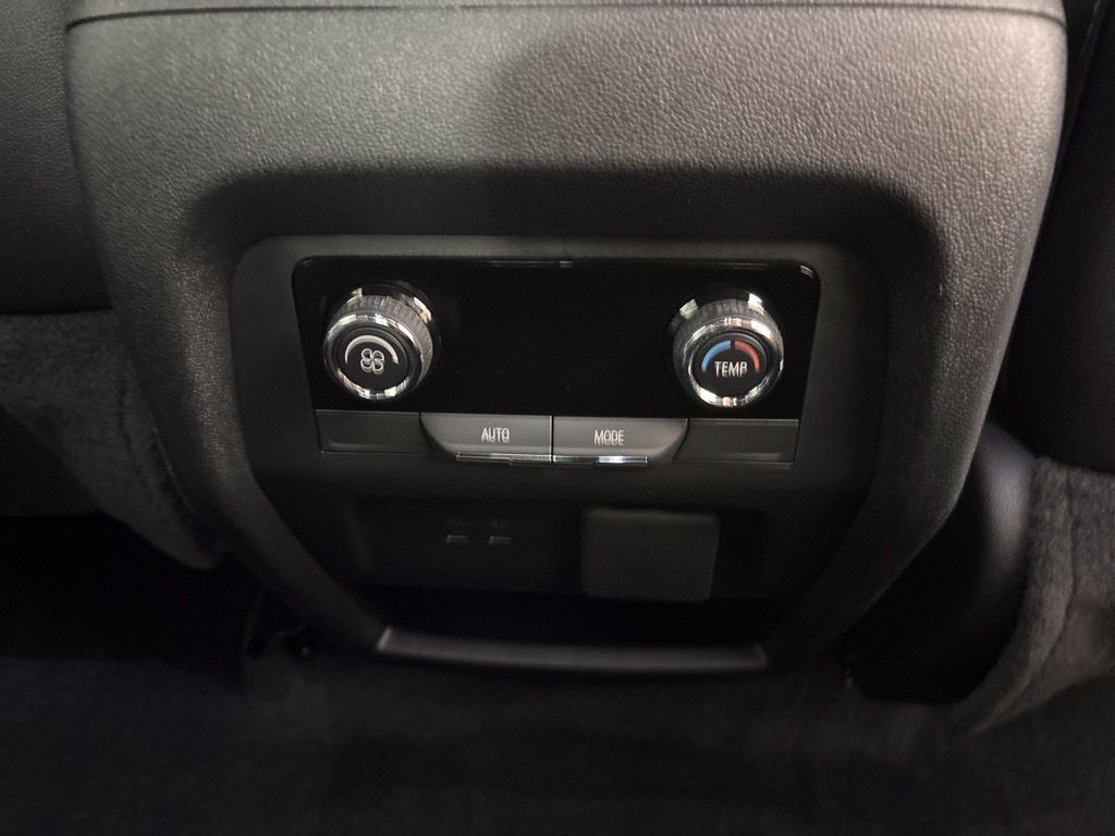 Certified 2026 Chevrolet Traverse LT w/ Midnight/Sport Edition FWD image 21