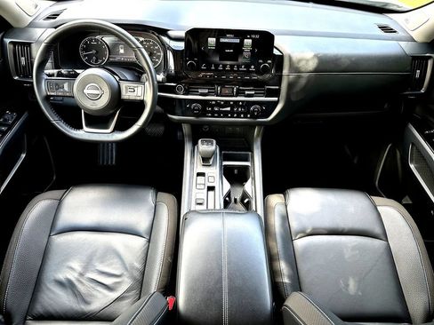 Used 2024 Nissan Pathfinder SL w/ SL Premium Package FWD image 30