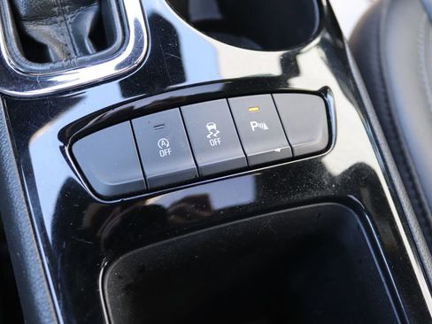 Used 2019 Chevrolet Cruze Premier w/ Sun And Sound Package image 25