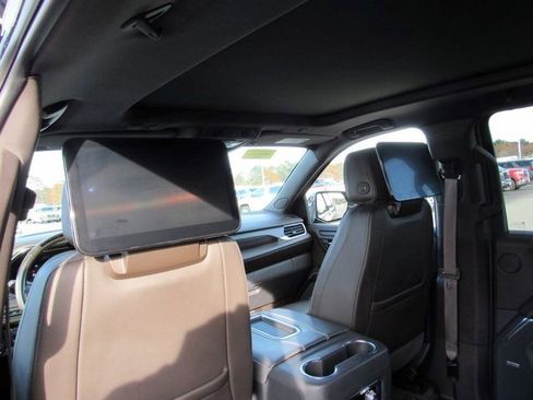 Used 2023 GMC Yukon XL Denali w/ Advanced Technology Package image 25