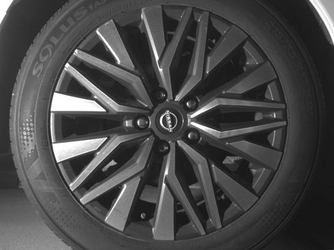 Used 2025 Nissan Altima 2.5 SV FWD image 18