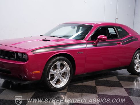 Used 2010 Dodge Challenger R/T RWD image 6