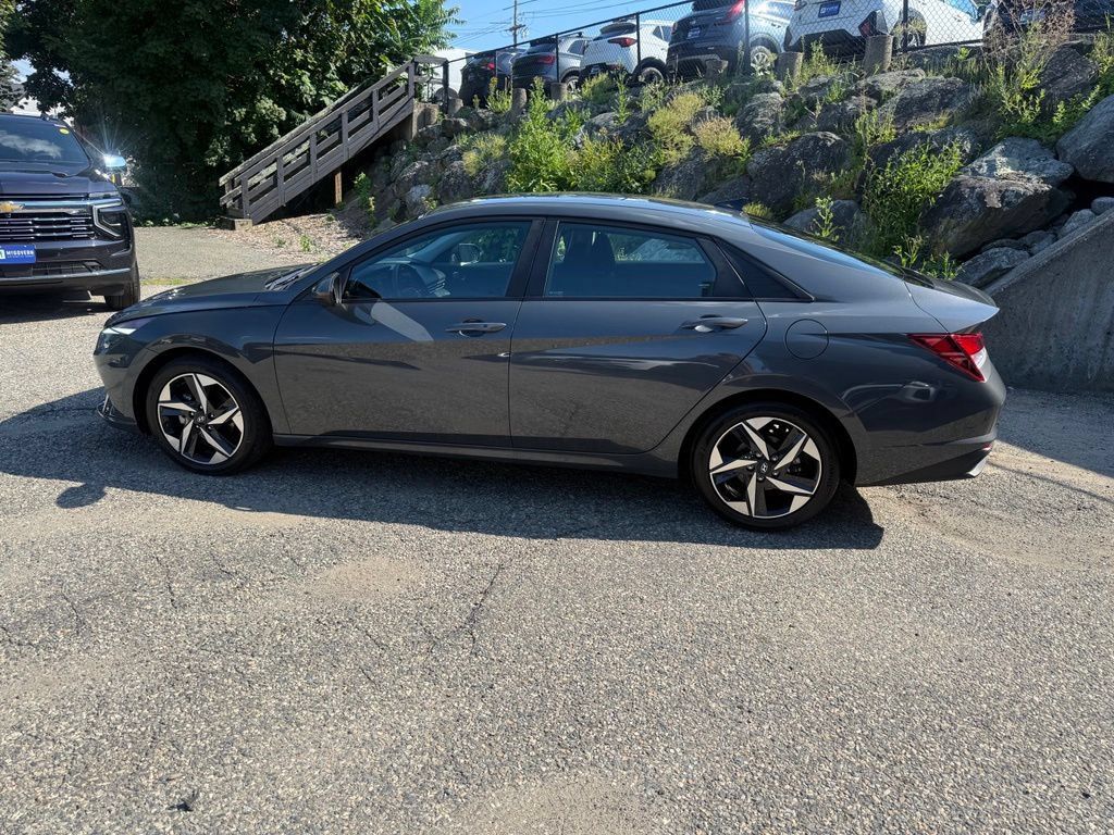 Certified 2023 Hyundai Elantra SEL w/ Convenience Package FWD image 3