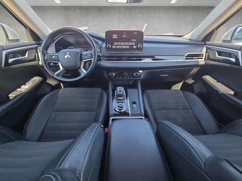 Used 2024 Mitsubishi Outlander FWD image 20
