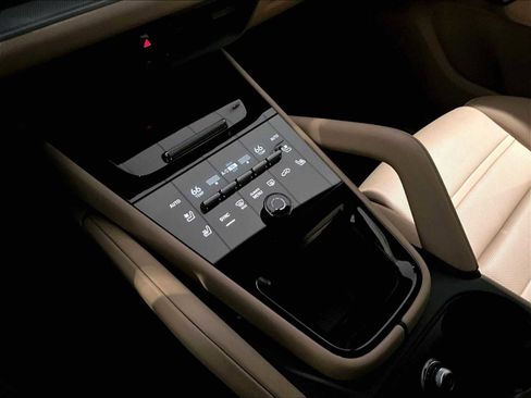 Used 2025 Porsche Cayenne S image 20