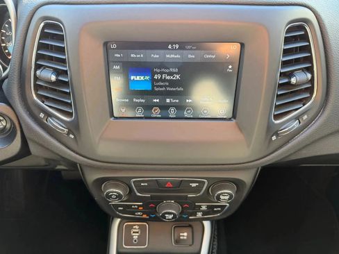 Used 2018 Jeep Compass Latitude w/ Popular Equipment Group FWD image 22