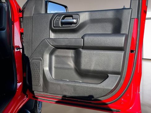 Used 2026 Chevrolet Silverado 1500 Custom Trail Boss w/ Turbomax Blackout Package AWD/4WD image 19