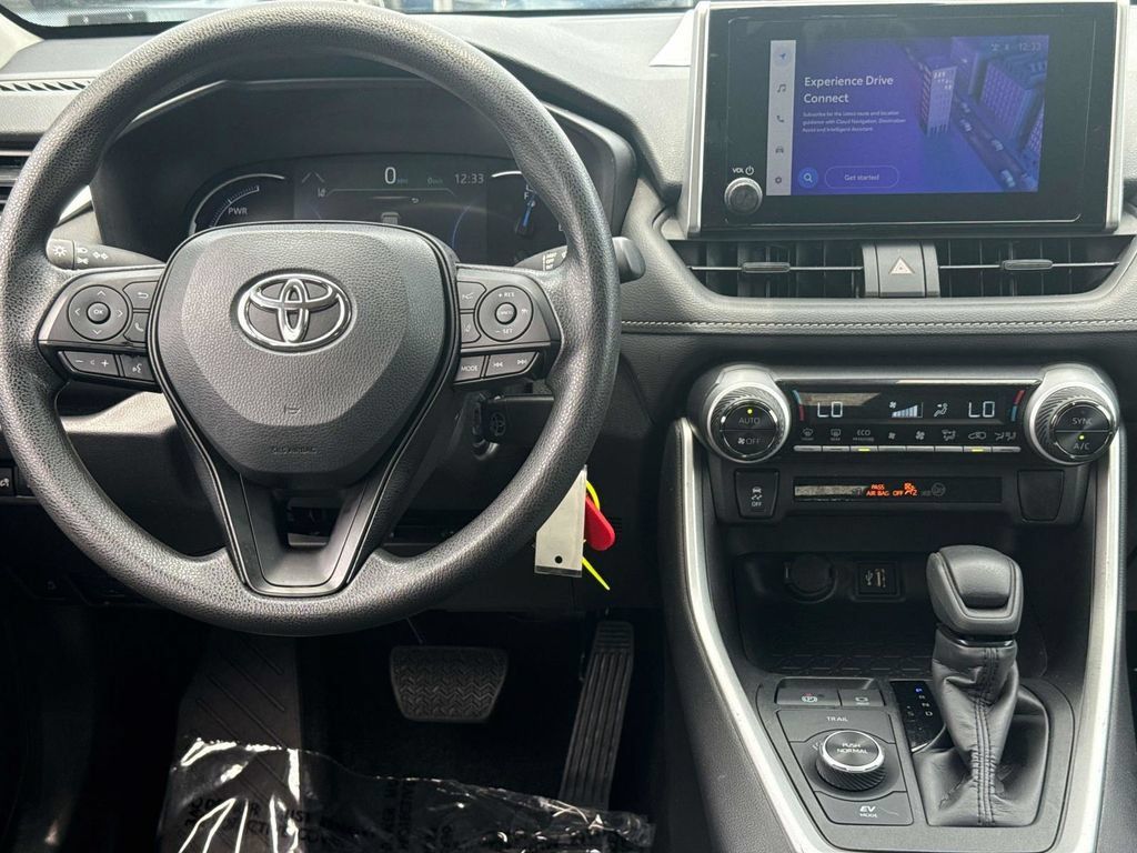 Used 2025 Toyota RAV4 LE AWD/4WD image 11