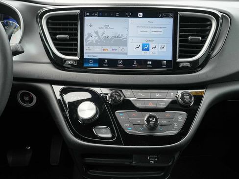Used 2026 Chrysler Pacifica Select FWD image 29