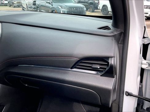 Used 2023 Chevrolet Traverse RS image 23