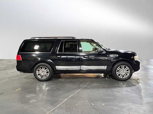 Used 2008 Lincoln Navigator L 2WD image 2