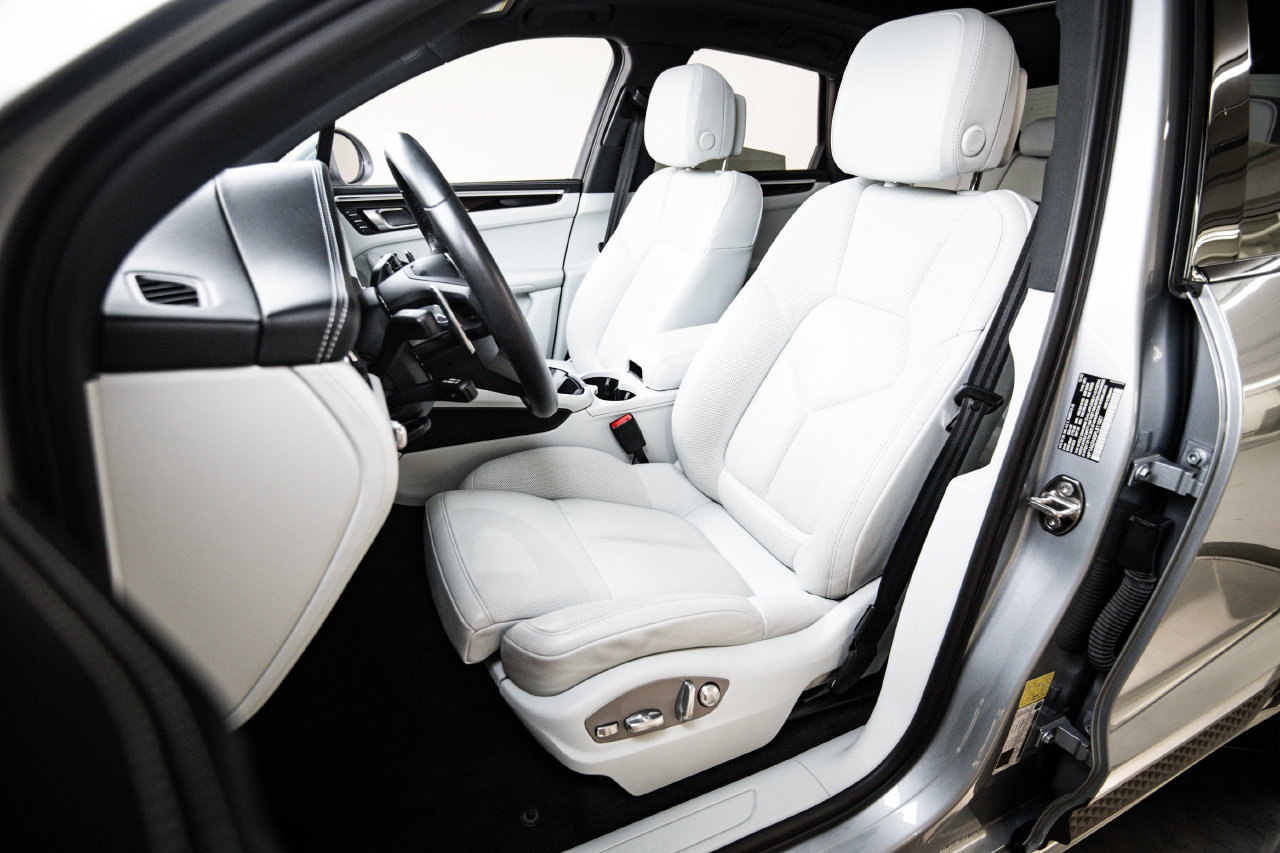 Certified 2023 Porsche Macan AWD/4WD image 5