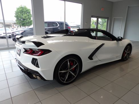Used 2023 Chevrolet Corvette Stingray Preferred Conv w/ Z51 Performance Package RWD image 4