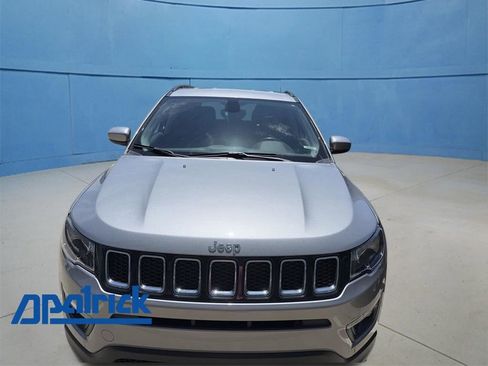 Used 2019 Jeep Compass Latitude FWD image 1