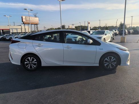 Used 2018 Toyota Prius Prime Advanced FWD image 6