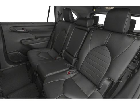 New 2026 Toyota Highlander XLE image 8