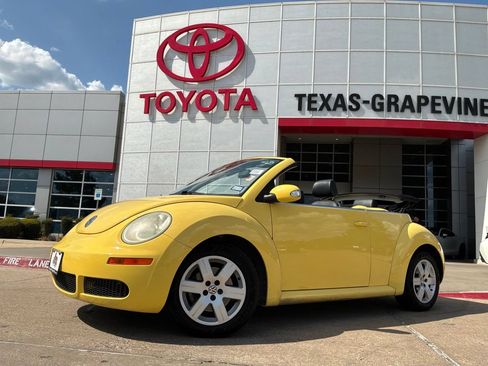 Used 2007 Volkswagen Beetle Convertible w/ Package 1 FWD image 3