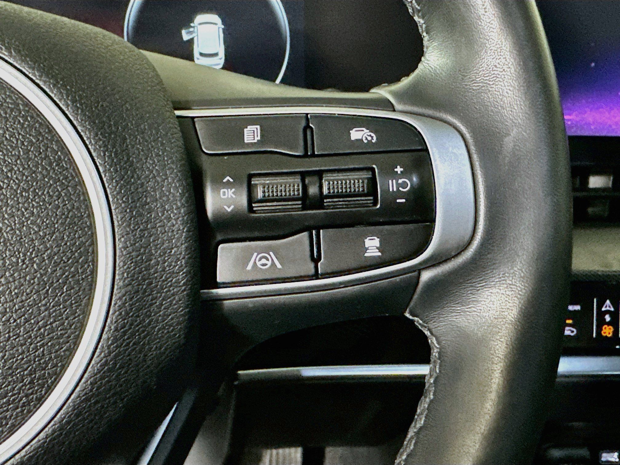 Used 2025 Kia Sportage SX FWD image 17