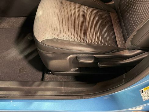 Used 2025 Chevrolet Trax LT FWD image 20