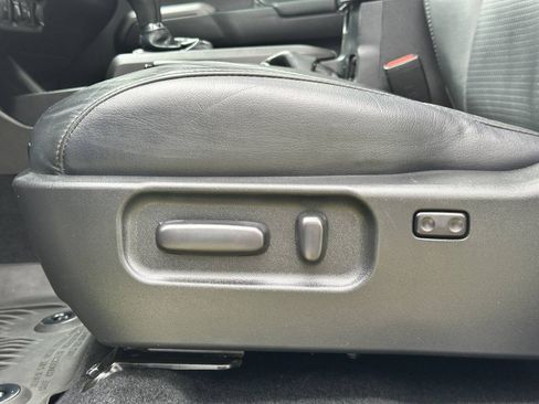 Used 2020 Toyota Tacoma TRD Off-Road w/ TRD Premium Off Road Package AWD/4WD image 18
