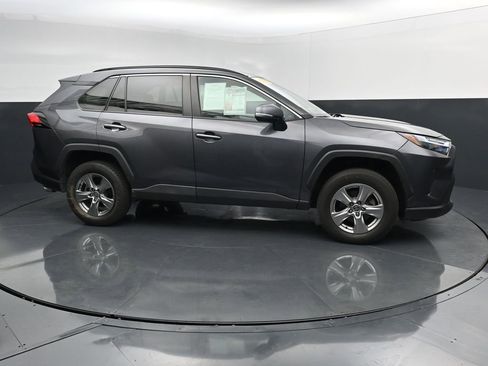 Used 2022 Toyota RAV4 XLE AWD/4WD image 9