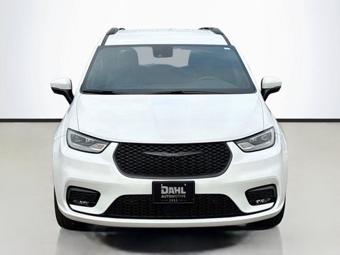 Certified 2023 Chrysler Pacifica Touring-L w/ S Appearance Package AWD/4WD image 3