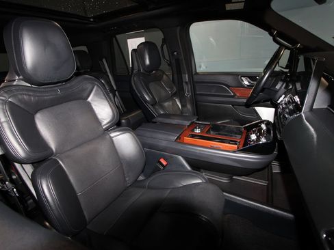 Used 2024 Lincoln Navigator Reserve AWD/4WD image 27
