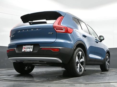 New 2025 Volvo XC40 B5 Core w/ Climate Package image 39