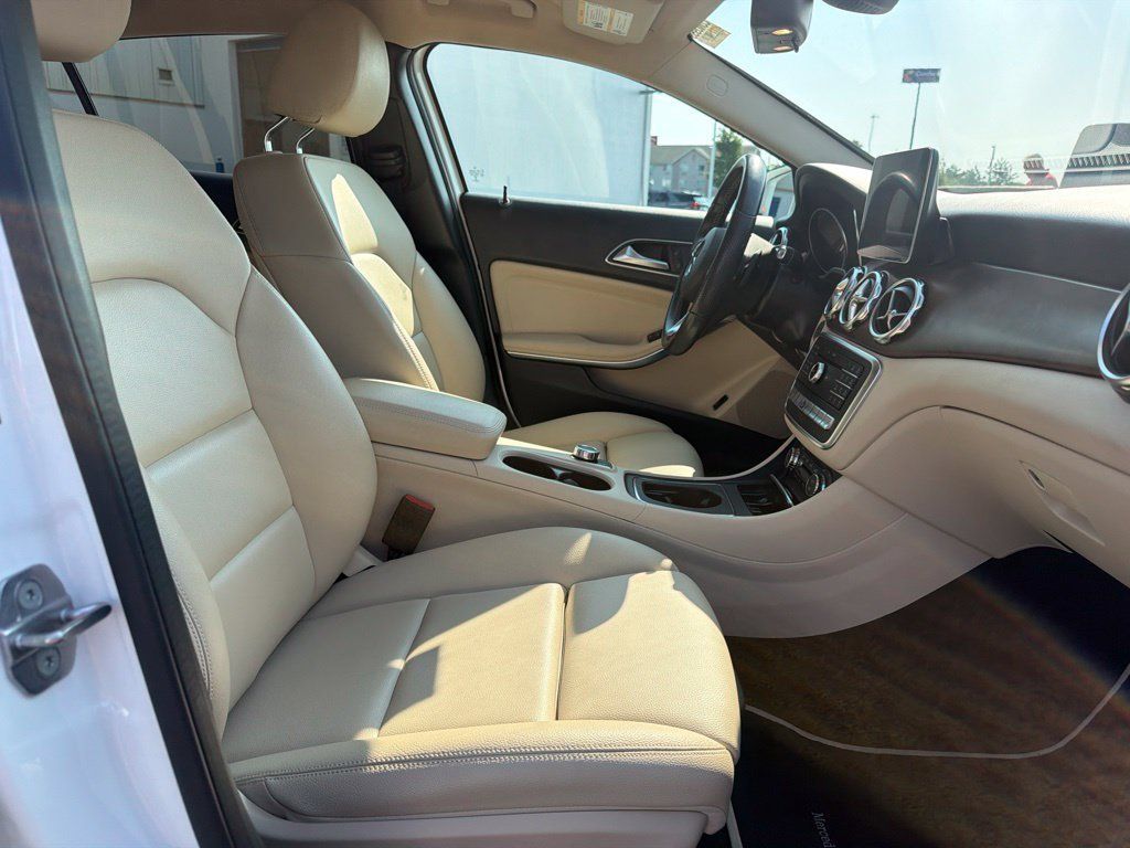 Used 2019 Mercedes-Benz GLA 250 4MATIC image 40