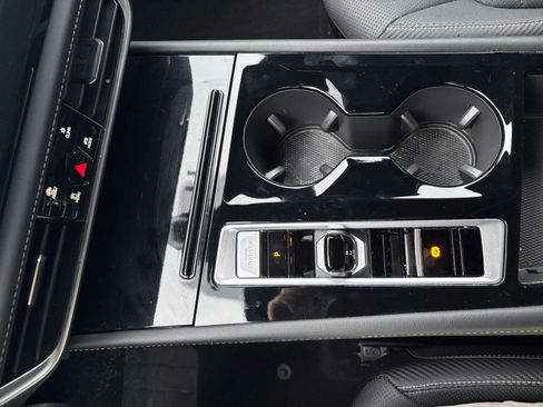 Used 2025 Volkswagen Atlas Cross Sport SE image 41