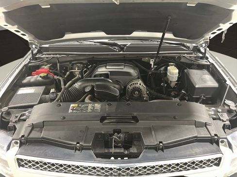 Used 2013 Chevrolet Suburban LTZ image 27