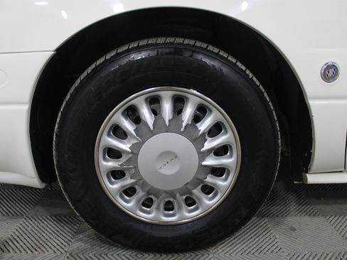 Used 2005 Buick Le Sabre Custom image 30