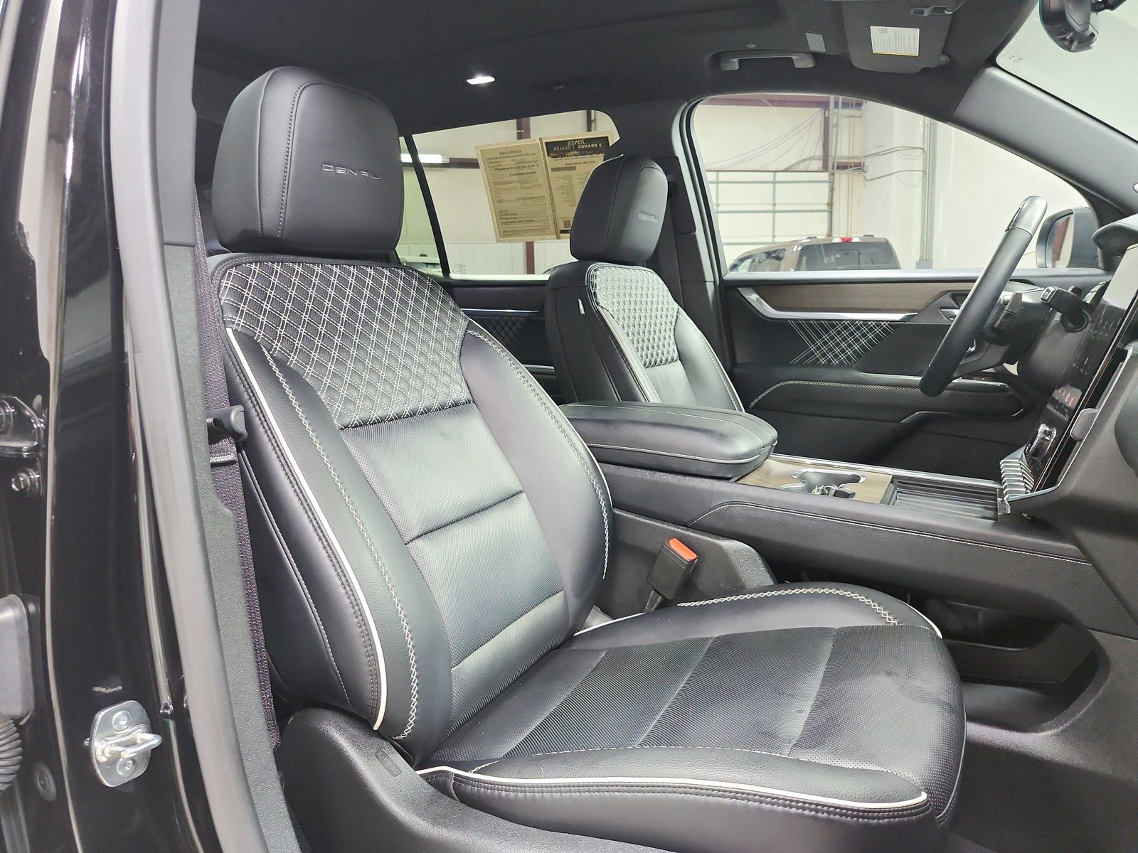 Used 2025 GMC Acadia Denali w/ Super Cruise Package AWD/4WD image 40
