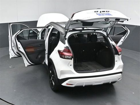 Used 2023 Nissan Kicks SR image 56